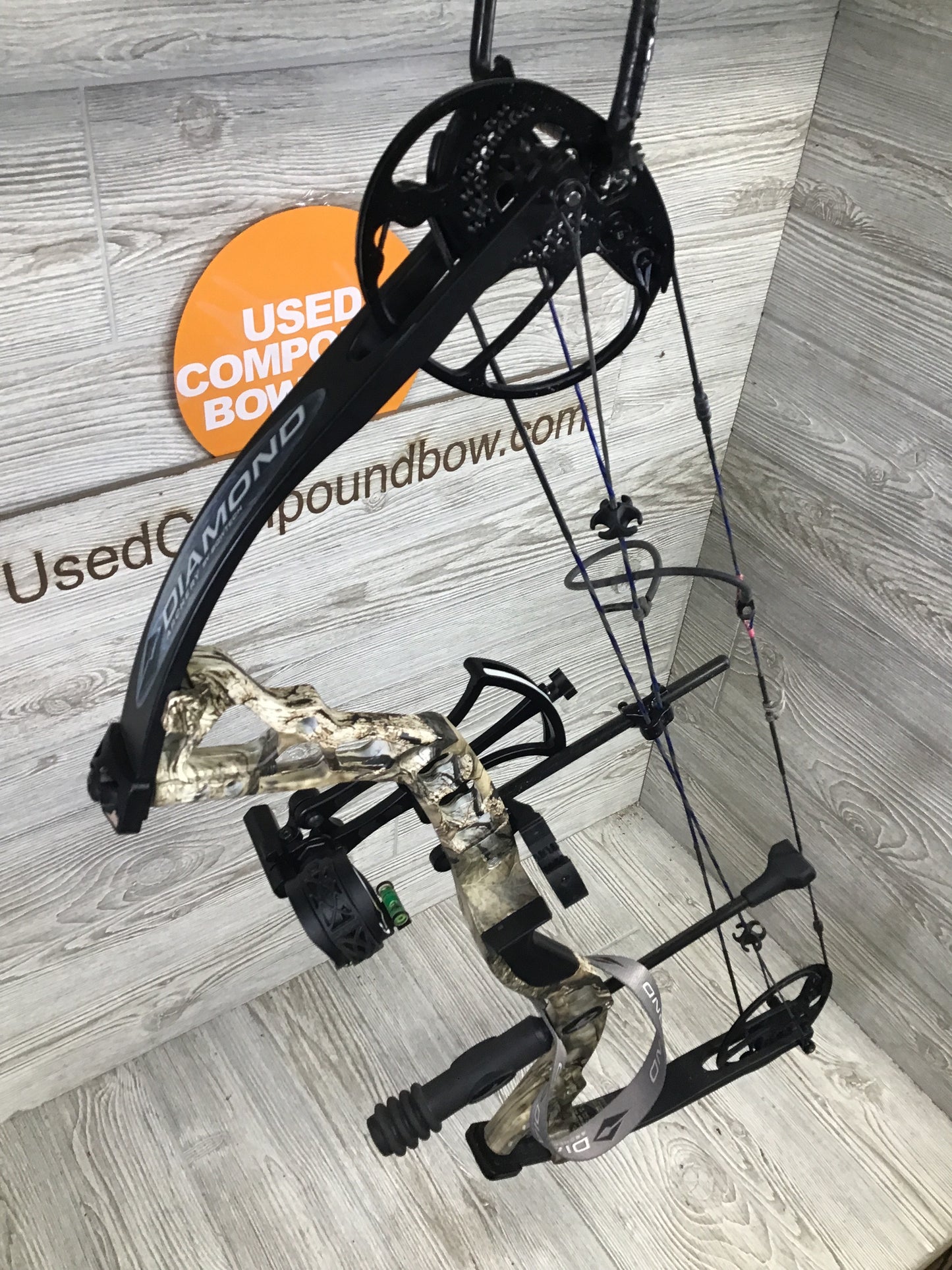 Diamond Infinite Edge PRO Right Handed camo (5-70#) package