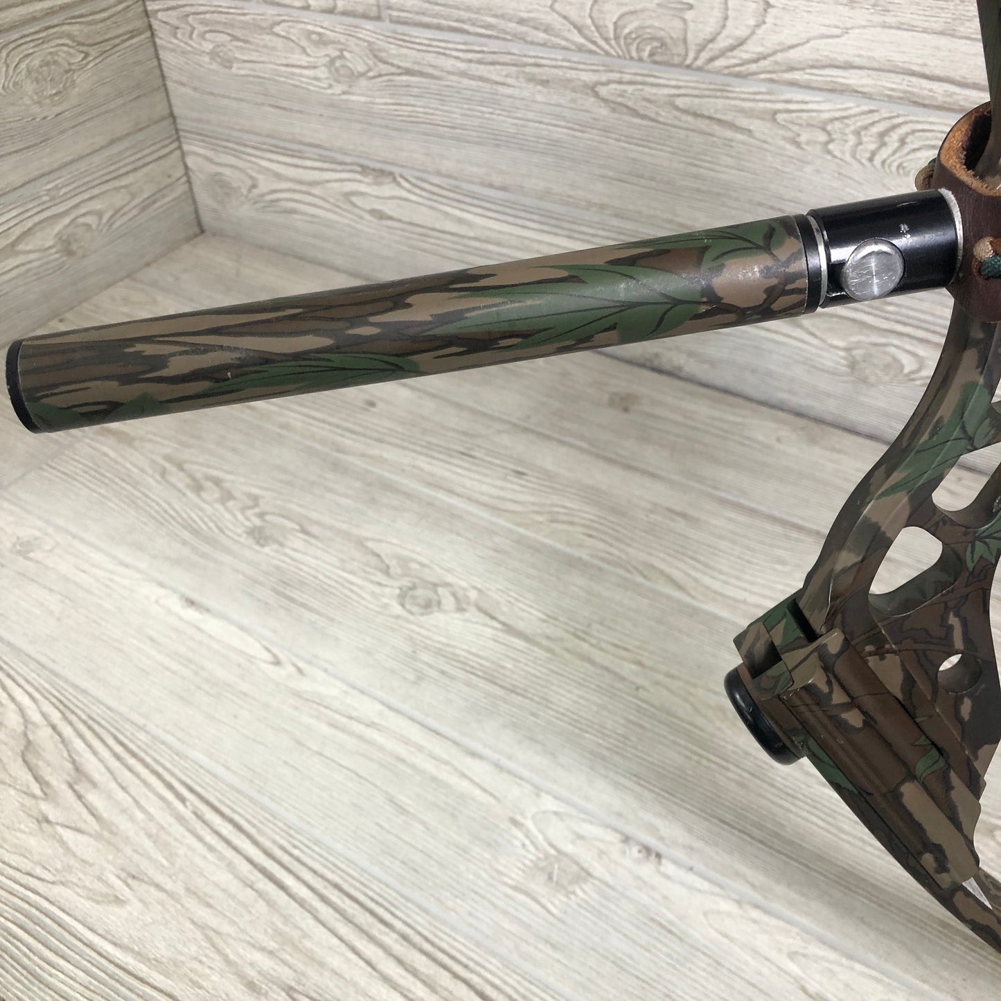 Used Mathews MQ1 30" 70lb Right Handed Bow CF