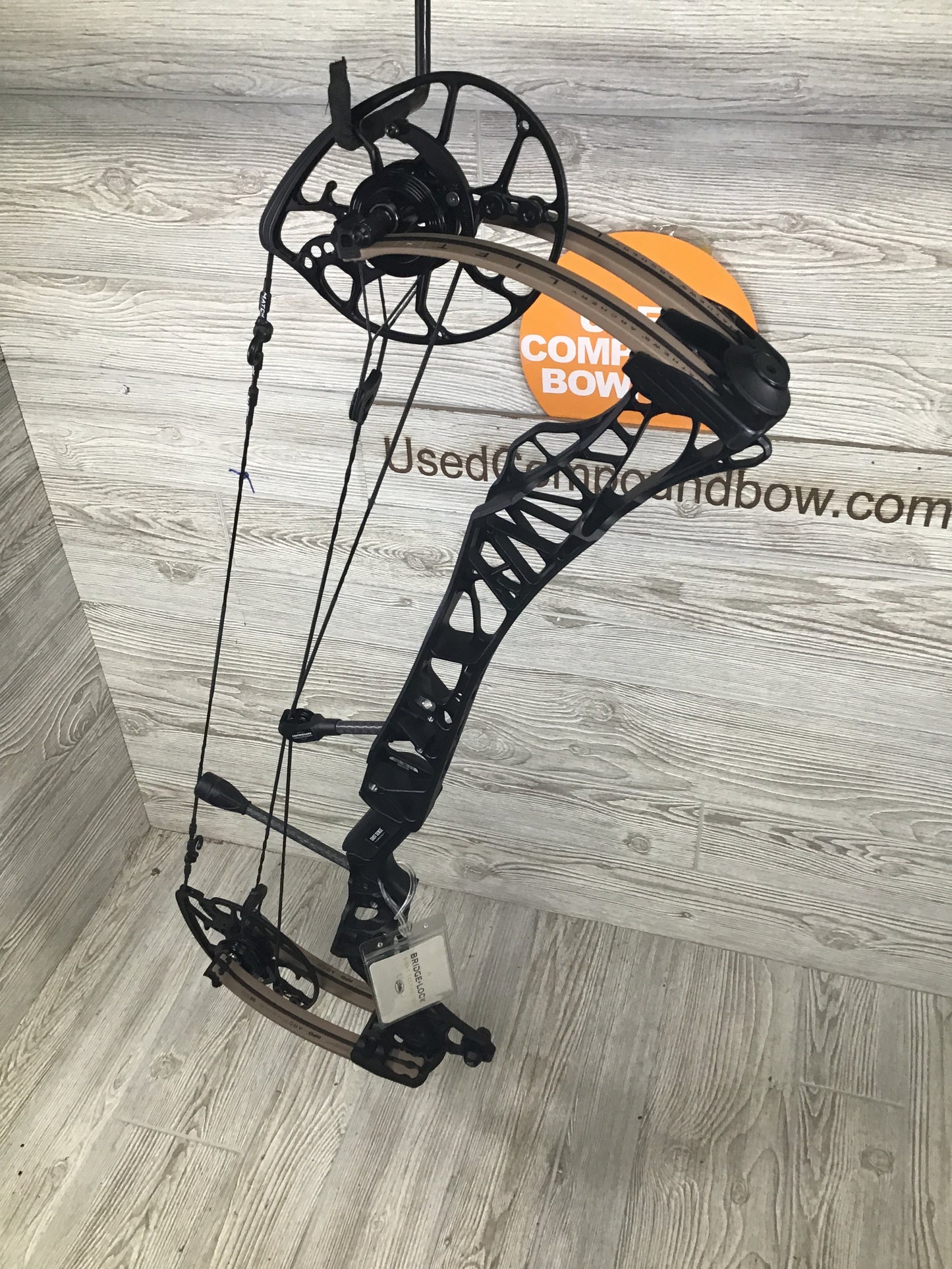 Used Mathews Lift X 29.5 Right Hand Black riser/Earth limbs Bow 27/65