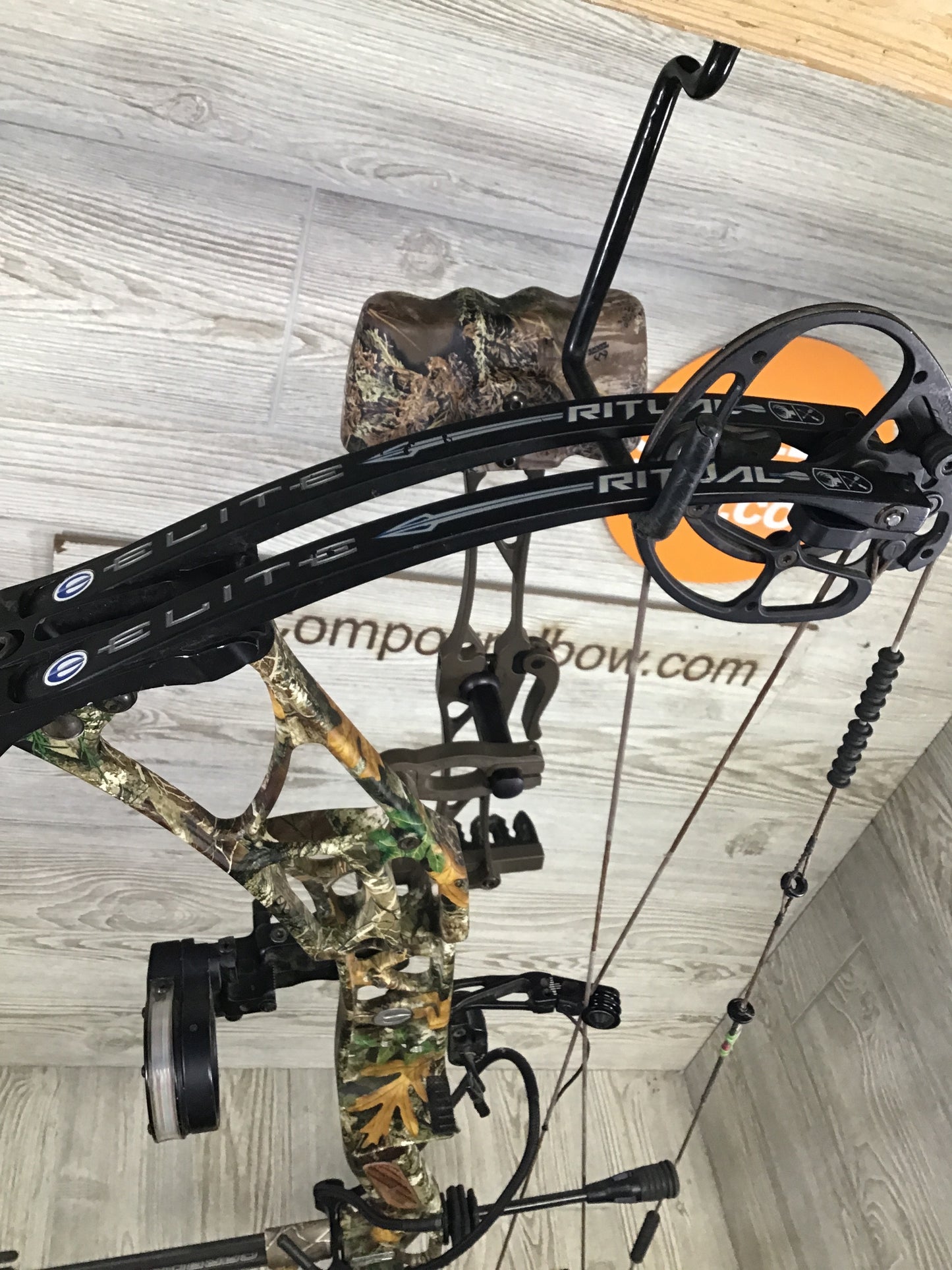 Elite Ritual 30 RH 55-65# 25.5-30" Camo PKG