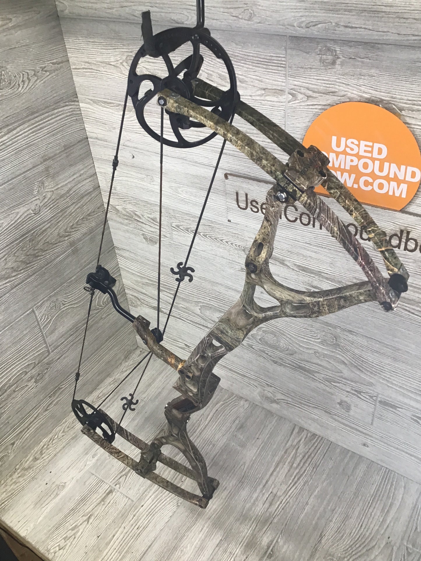 Used Bowtech General 60-70# Right Handed Mossy Oak brush