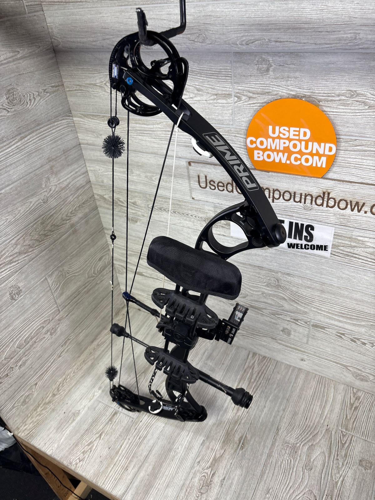 Used Prime One Target bow 50-60# right handed black 28.5 Package