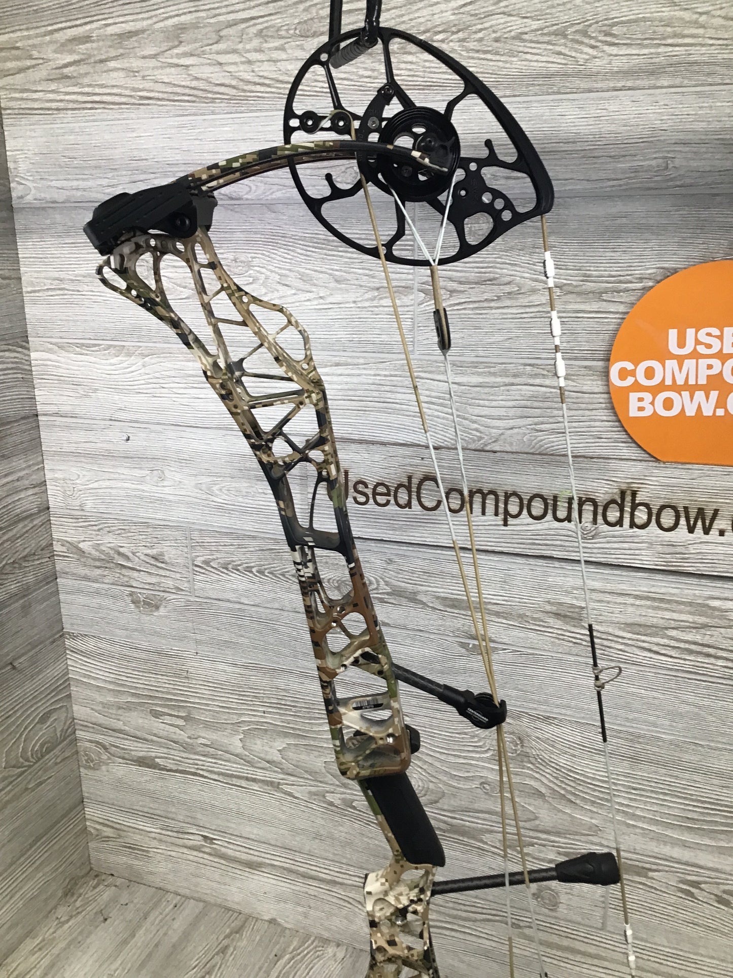 Used Mathews Lift 29.5 Left Handed Subalpine 29/70