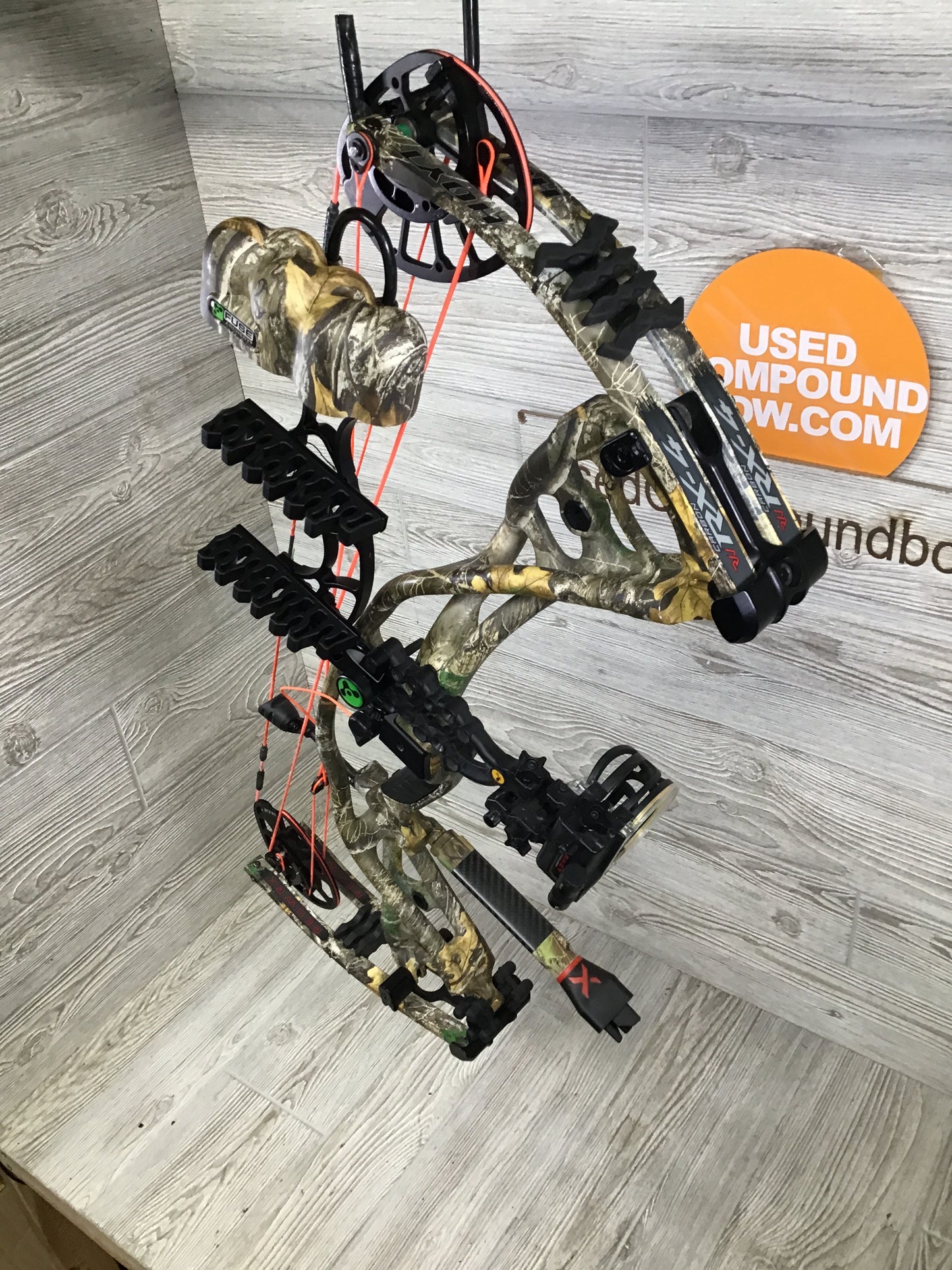 Hoyt Carbon RX-4 Alpha Right Handed package 55-65# 25-28" realtree