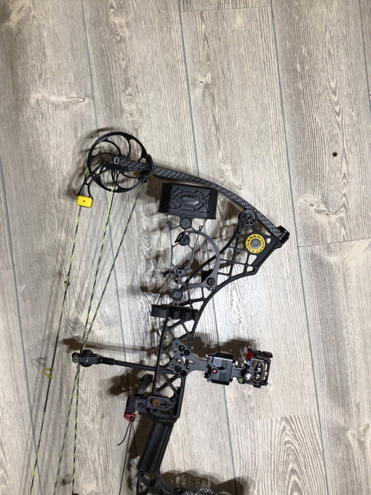 Used Mathews Heli-M Right Hand Bow 29" 70#