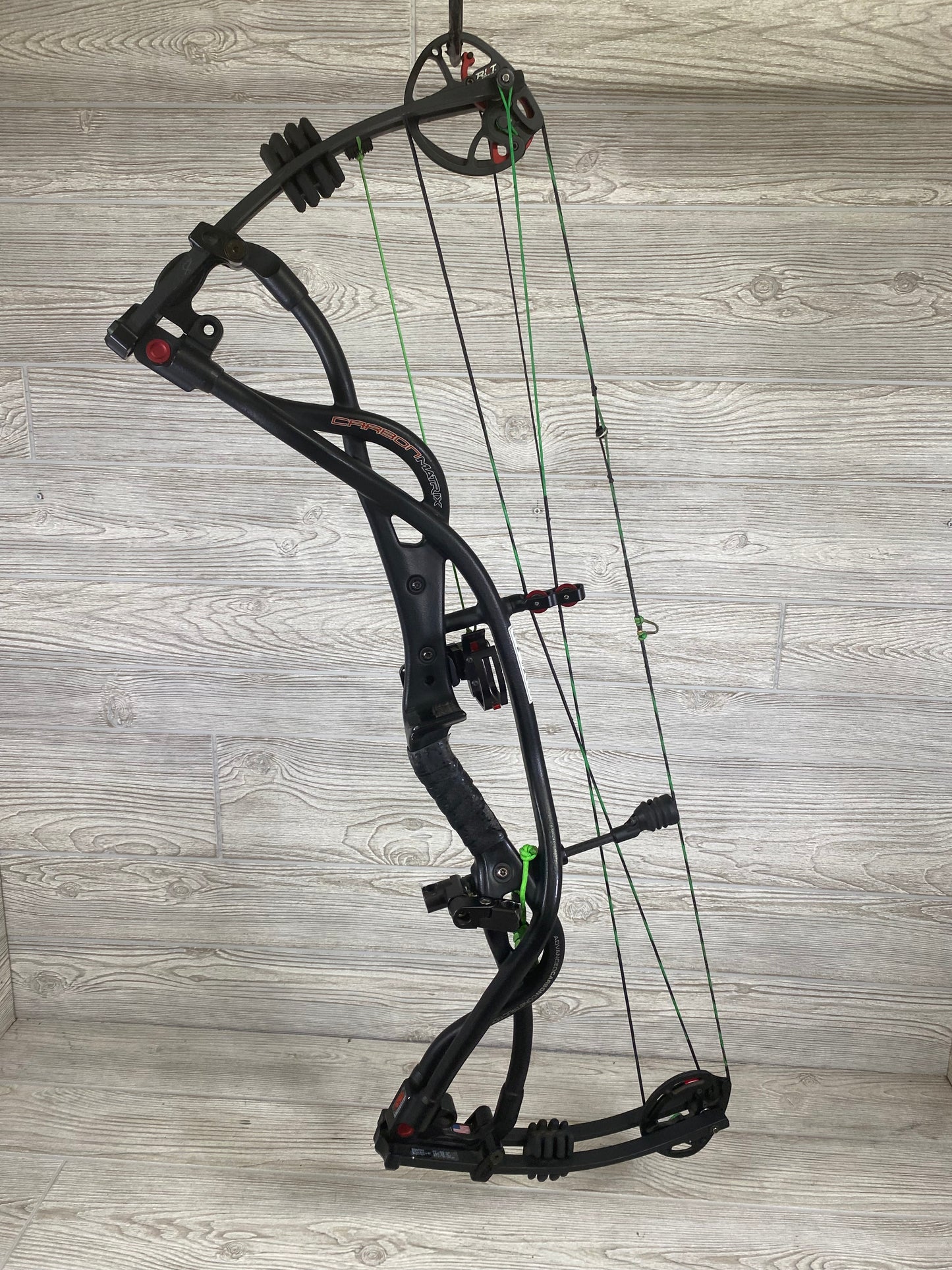 Used Hoyt Carbon Matrix #2 RKT 28.5" 60-70#