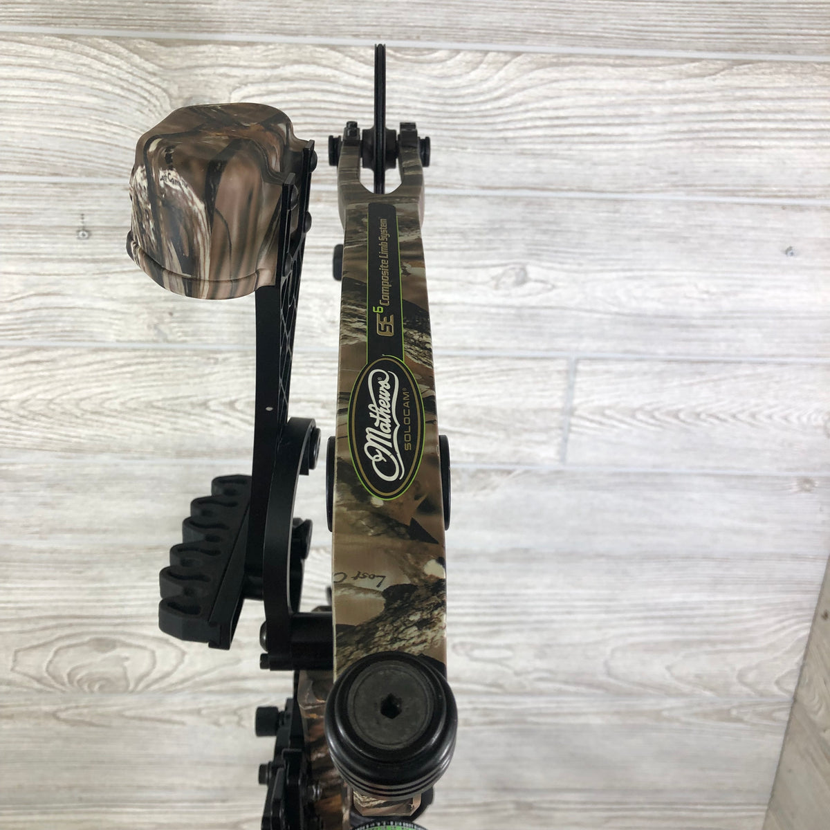 Used Mathews ZXT Right handed 60-70# 28.5" package