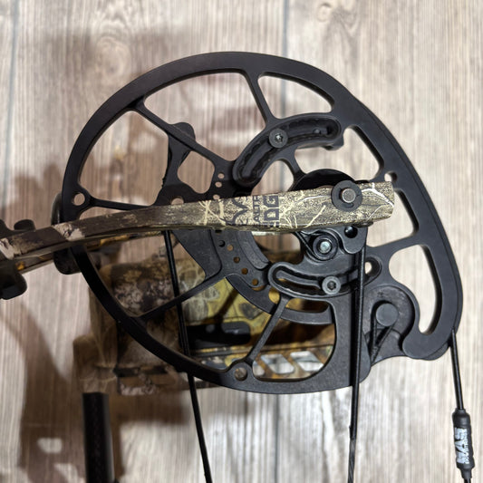 Used Hoyt RX-7 Right Hand 60-70# Realtree Package with SystmX Strings