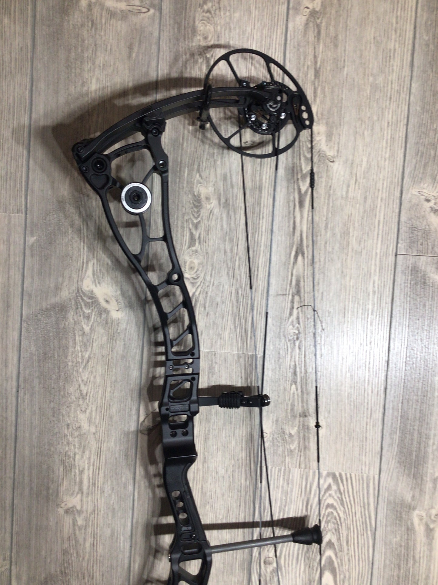 Bowtech Proven 34 LD Black 70# 32" Bow
