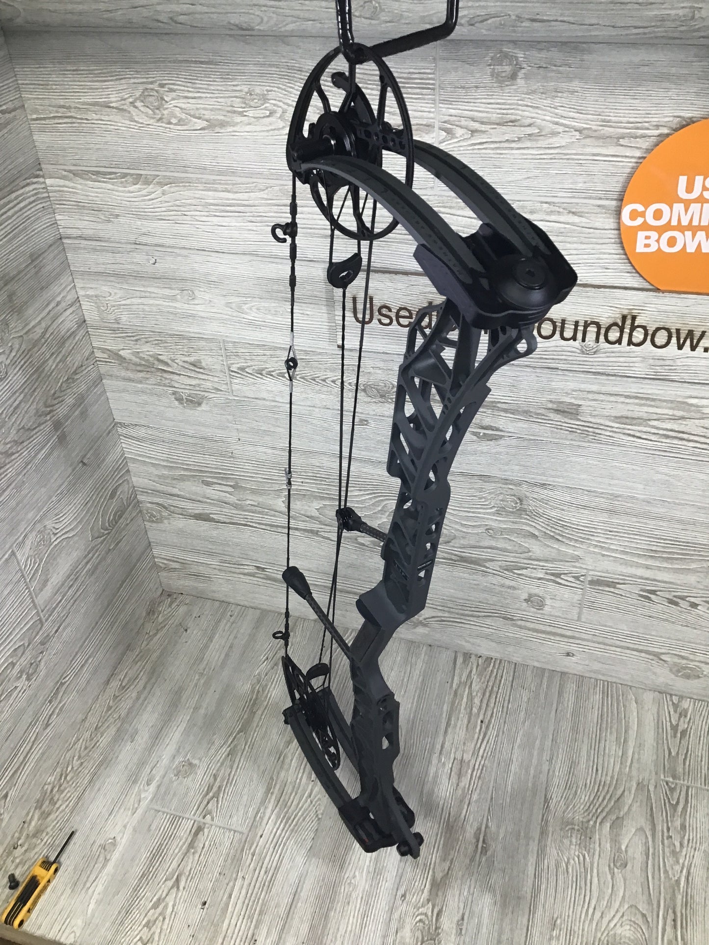 Used Mathews Lift X 33 Shale Left Hand 28/70