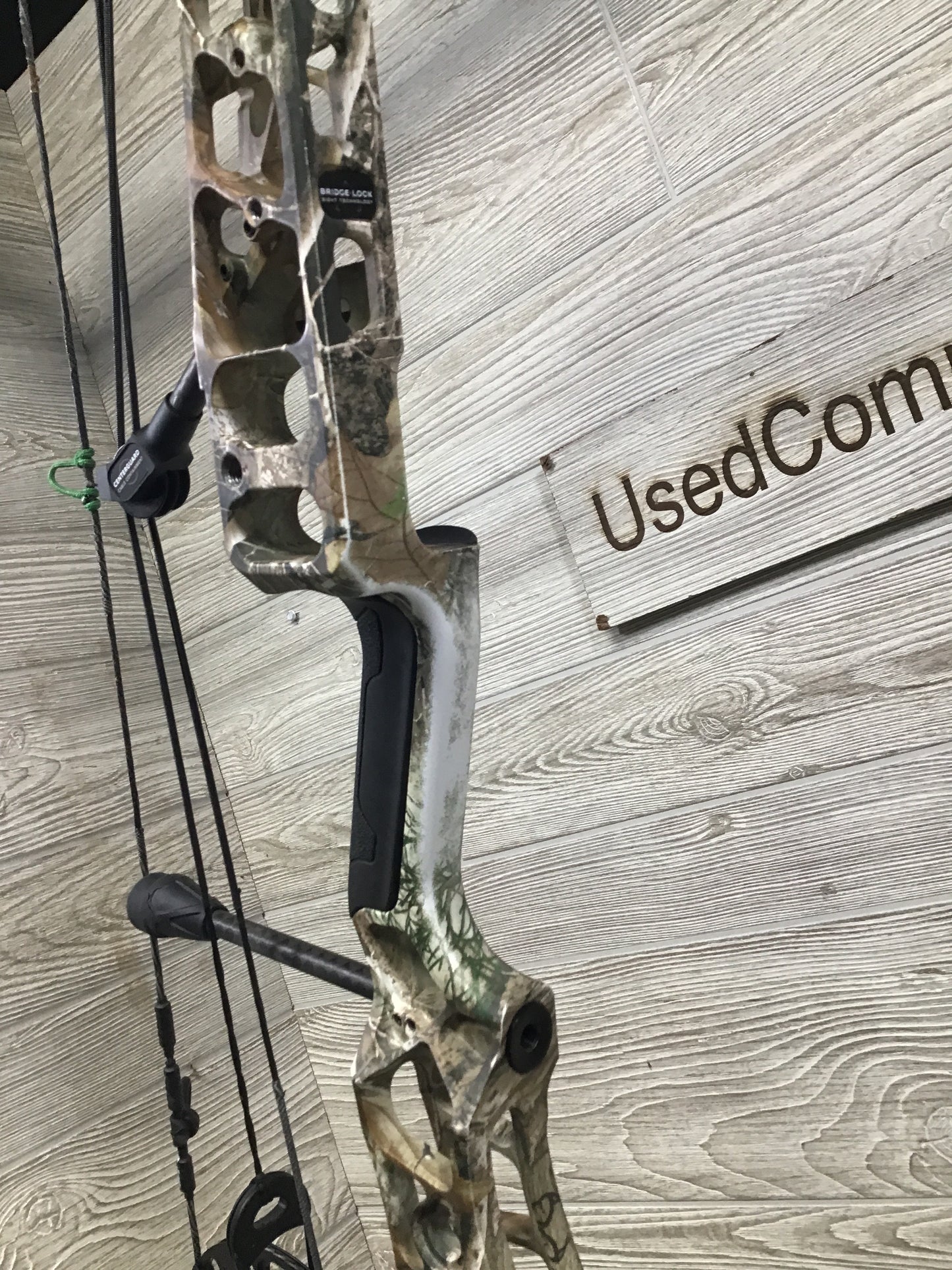 Used Mathews V3X 29 Right Handed Realtree Edge