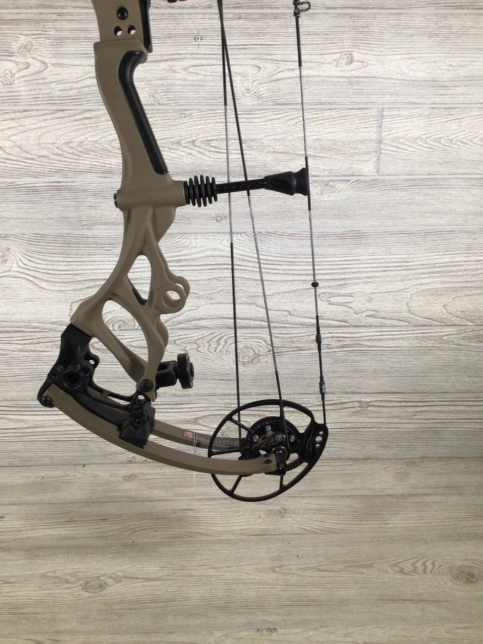 Bowtech Carbon One X 60-70# RH Flat Dark Earth