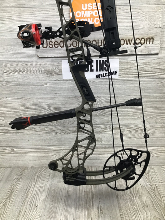 Used Mathews Lift X 29.5 Right Hand Ambush Green 26.5"/70# Package