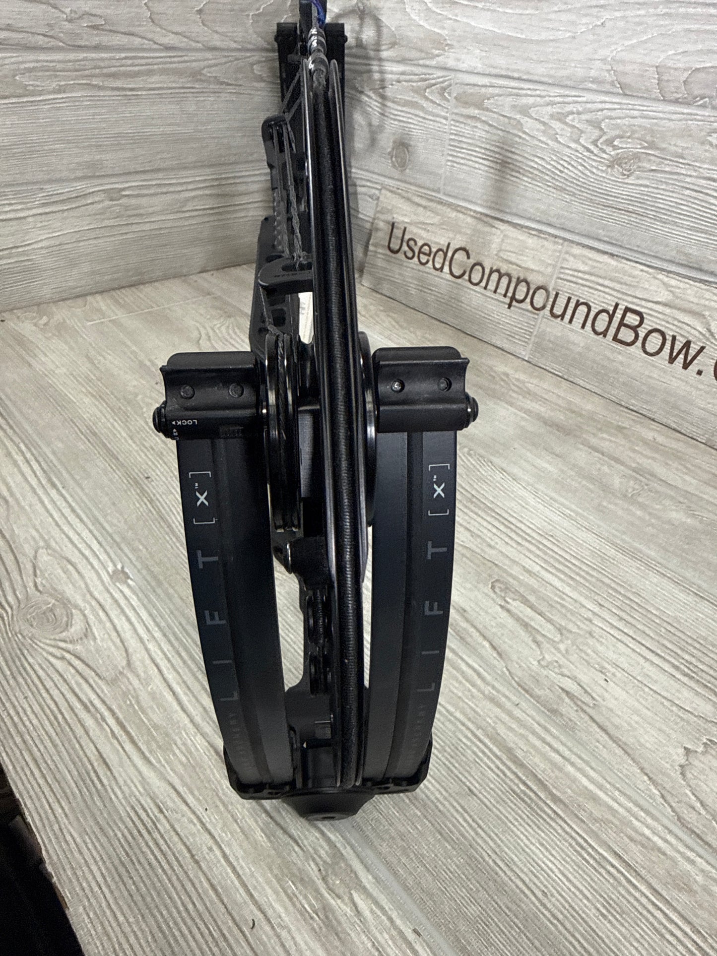 Used Mathews Lift X 29.5 Right Hand Black Bow