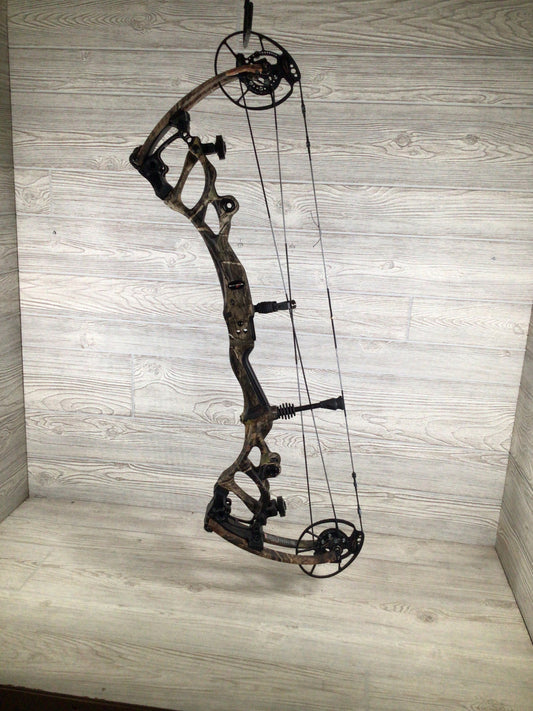 Bowtech Carbon One X 60-70# RH Mossy Oak Country DNA