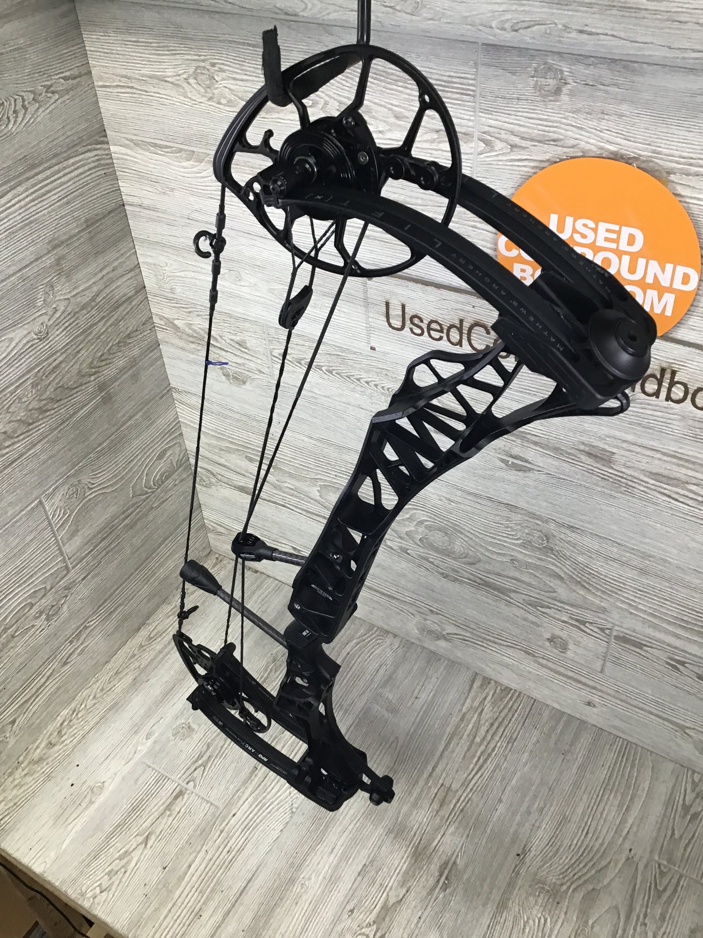 Used Mathews Lift X 29.5 Right Hand Black Bow 29/70