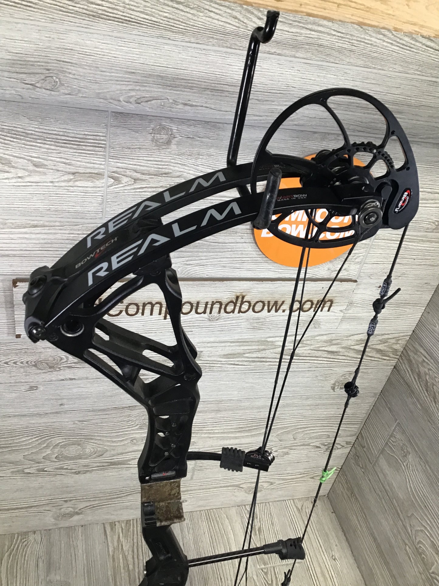 Bowtech Realm Black 70lb RH