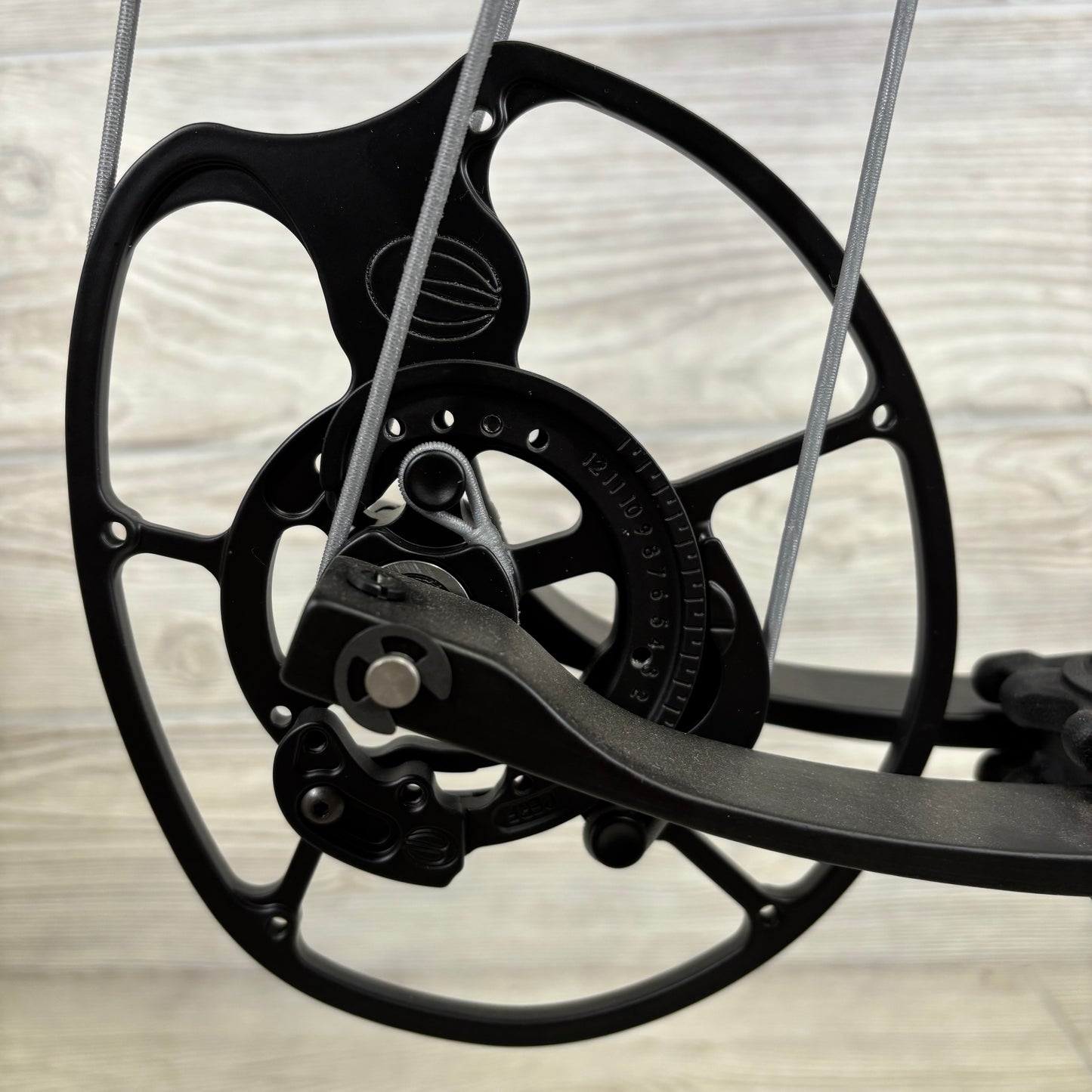 Elite Artus Right Handed Outdoor Green 70# Bow