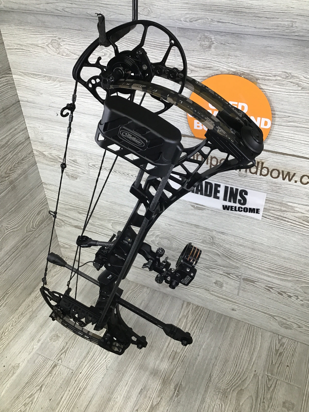 Used Mathews Lift X 29.5 Right Hand Black riser/Bottomlands limbs Loaded Bow Pkg