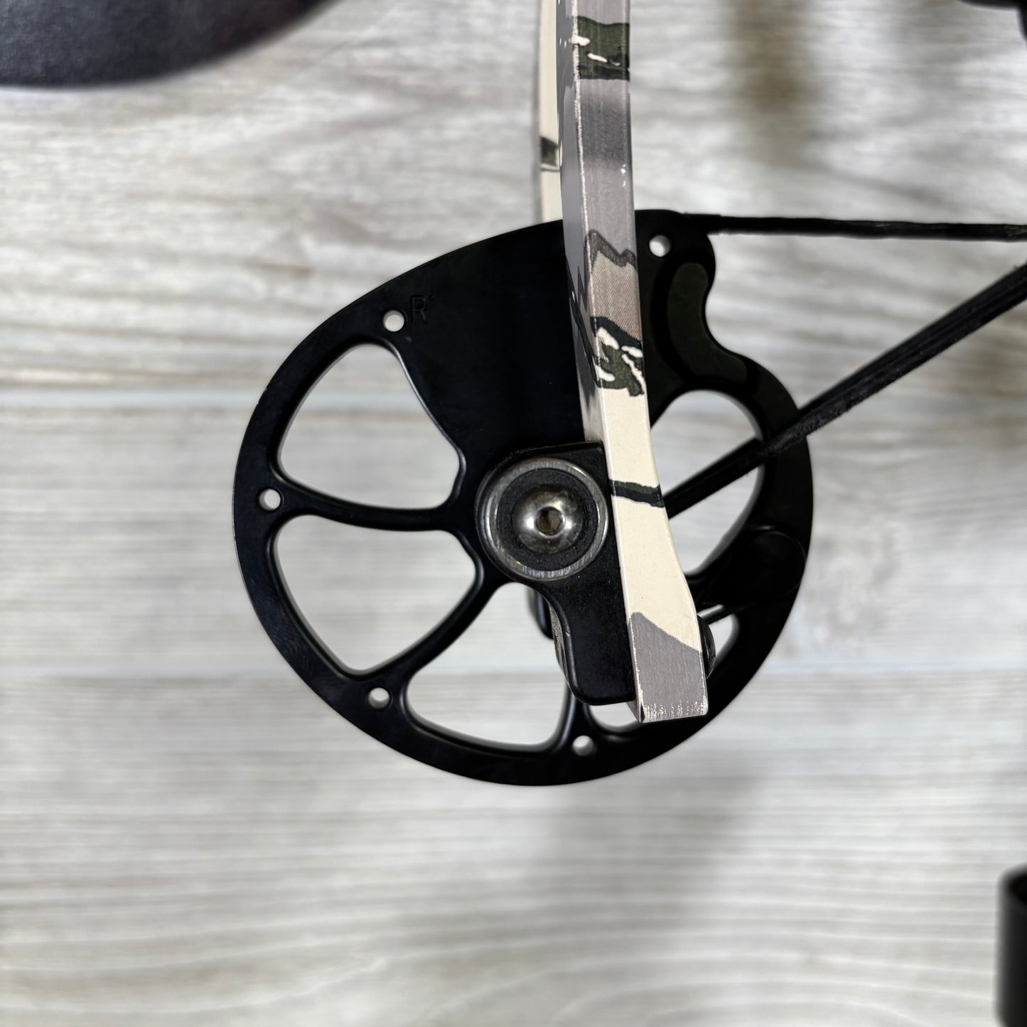 Used Ravin R10 crossbow with new Gas strings