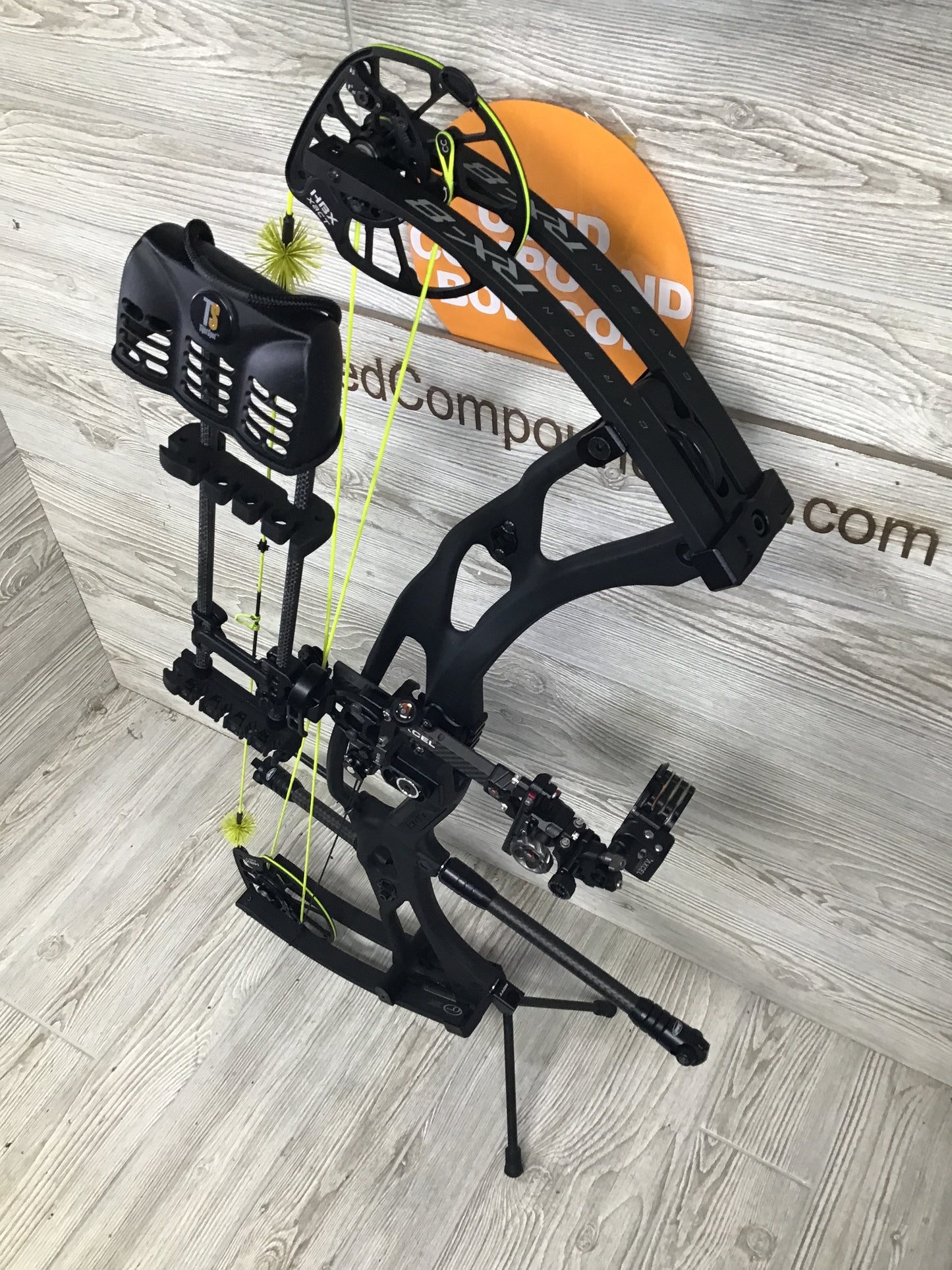 Hoyt RX-8 Ultra Black RH 60-70# LOADED