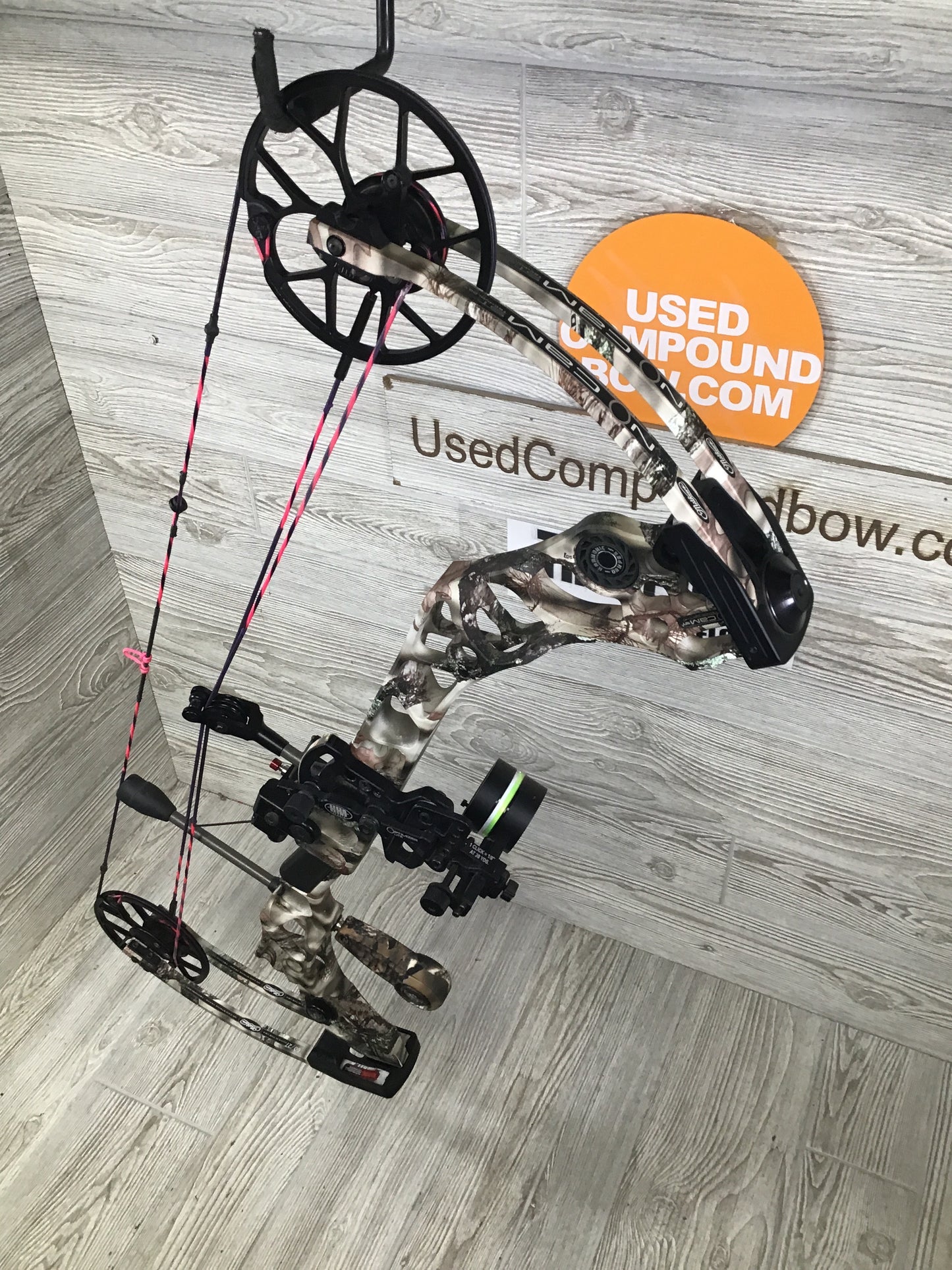Used Mathews No Cam HTX Lost Camo 26.5"/60# Right Handed Package