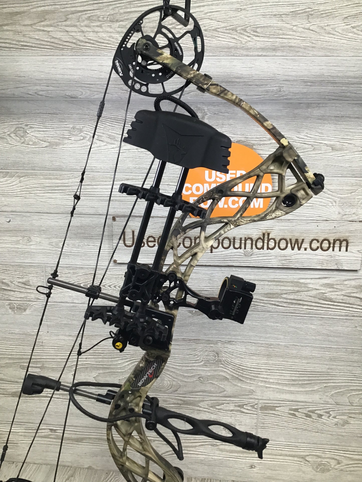 Bowtech Carbon Zion RH Camo Right Handed 60-70 25.5-30.5 package