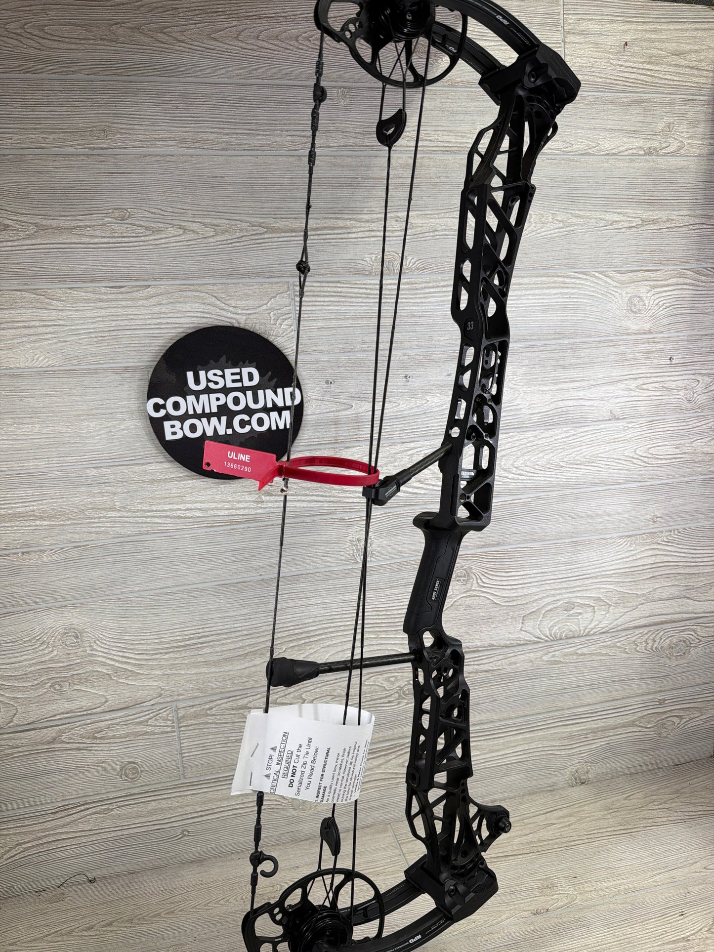 Used Mathews Lift 33 Black Right Hand 31" 70LB