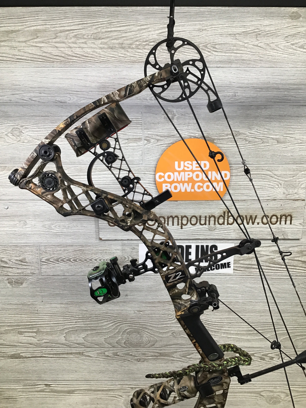 Used Mathews Z2 Right Handed Bow Package 30" 60-70# Lost Camo