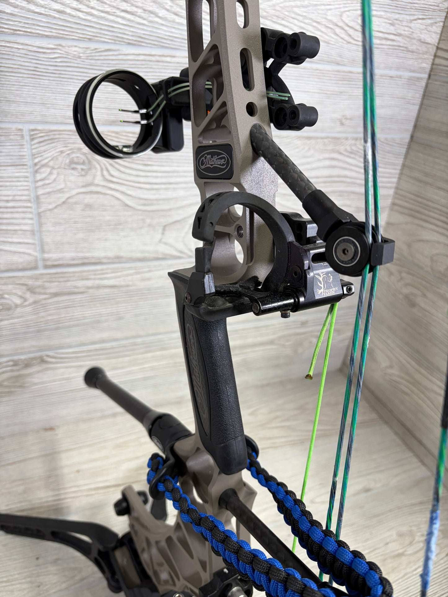 Mathews Prima Granite RH Bow Package 40# w Gas Bowstrings