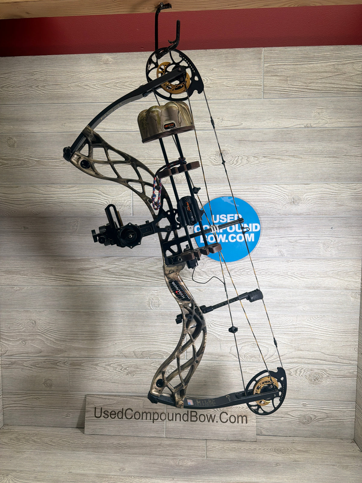 Used Bow tech Carbon Icon 28" 70lb Left Hand Camo Bow Pkg