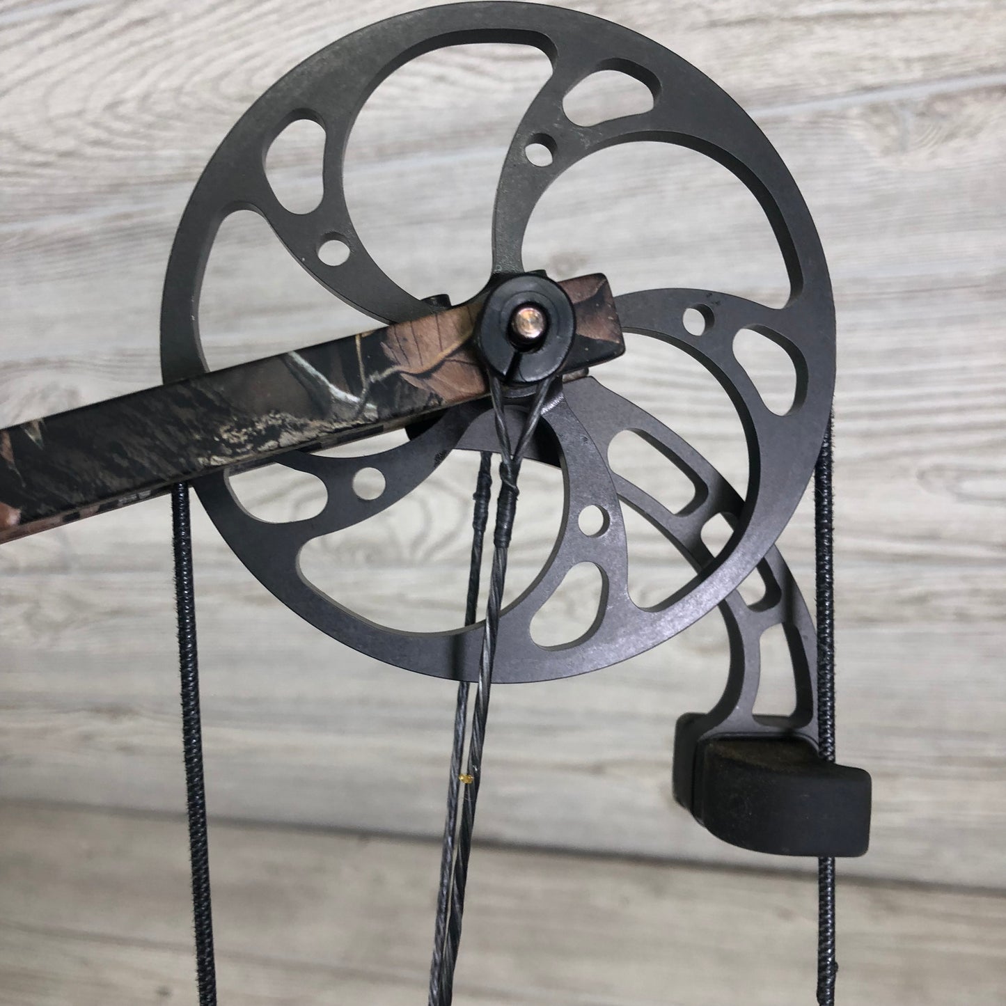 Mathews Switchback Right Handed 30" 60-70# Package USED