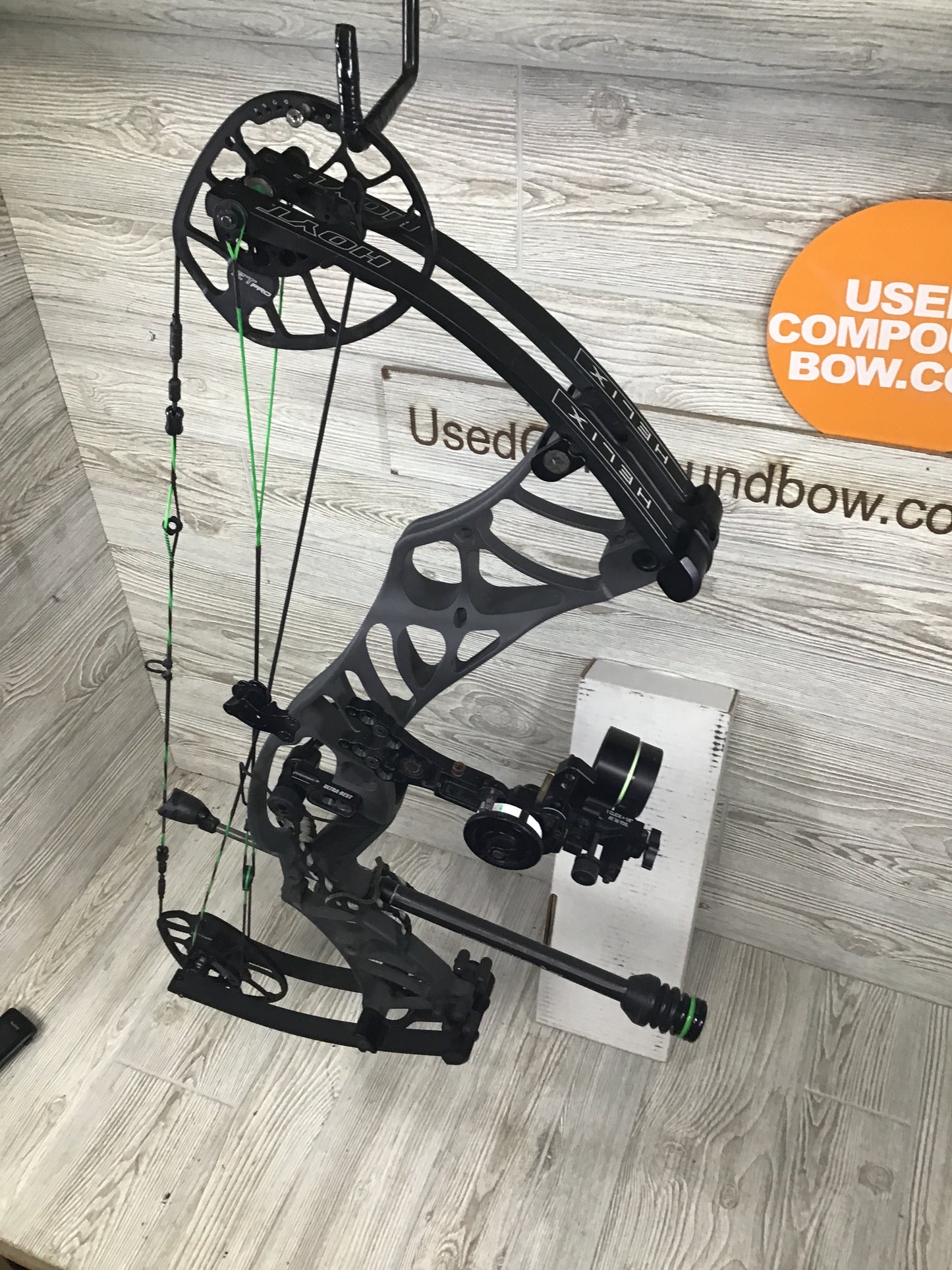 Used Hoyt Helix RH 27-30" 55-65# Package W/Extra set of 80# limbs