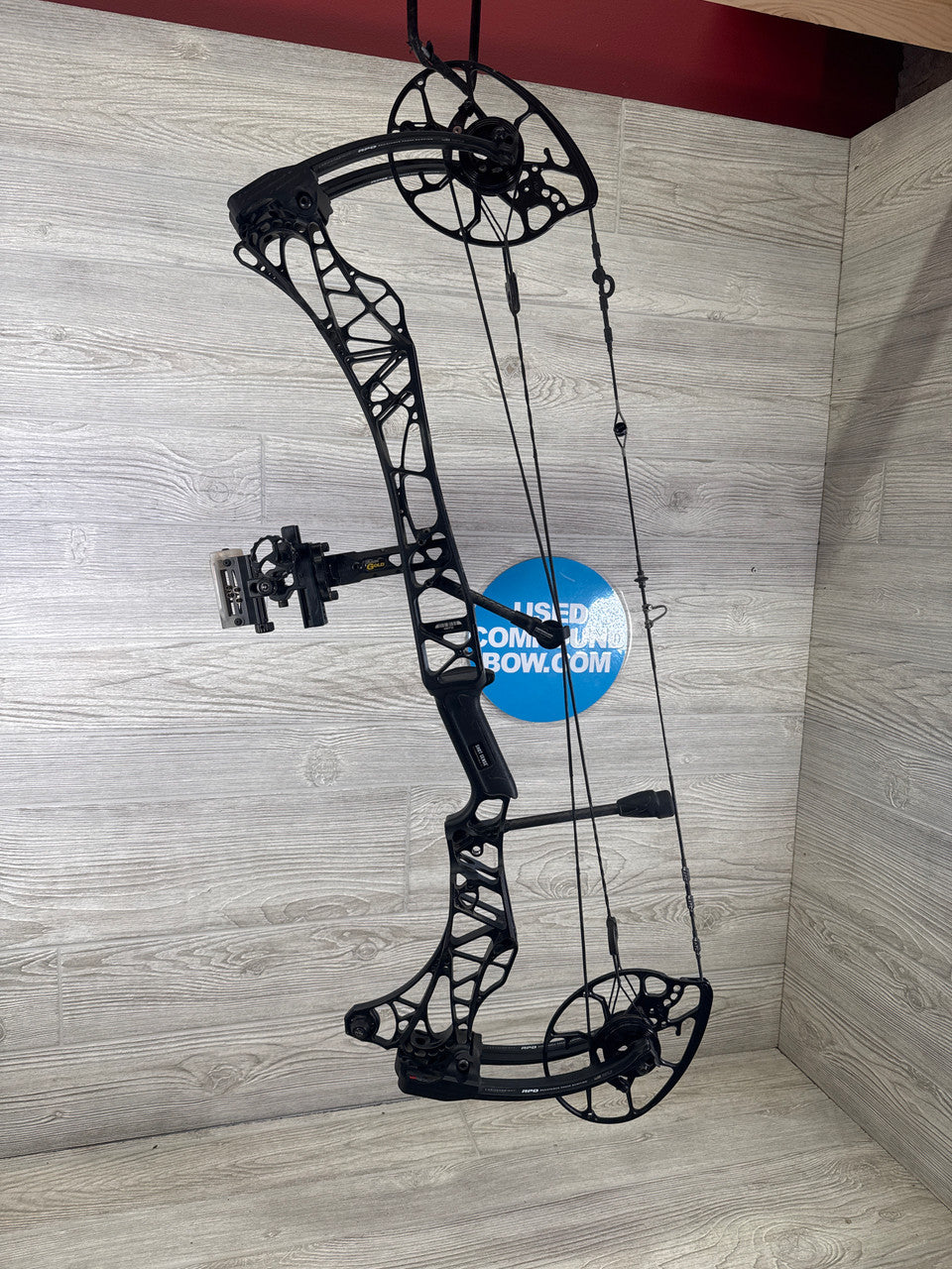 Mathews Lift 29.5 LH 29" 70lb Black Bow/Black Gold 4 pin slider