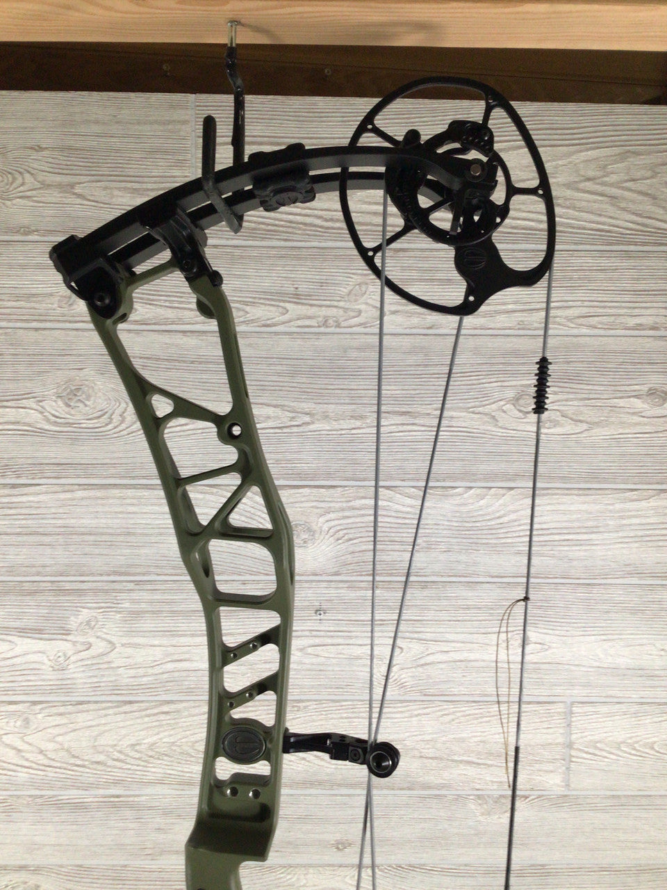 Elite Ethos Od Green RH 70# Bow