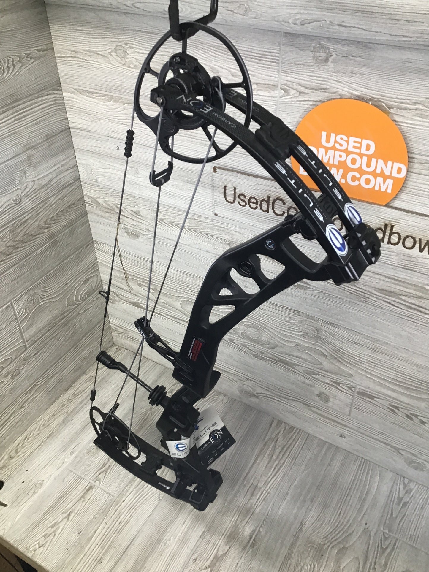 Elite Carbon Eon Black RH 60-70lbs 25.5-31"