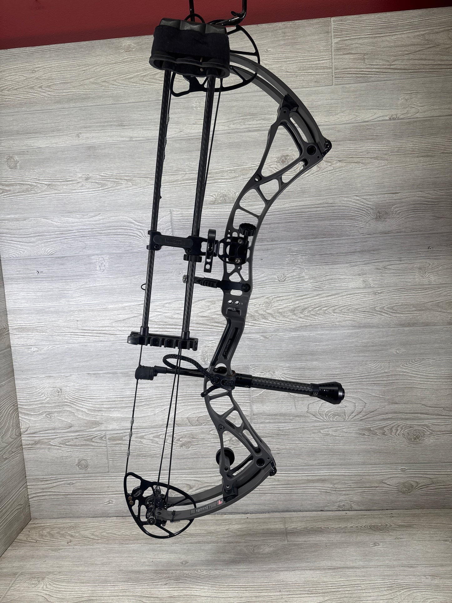 Bowtech SR6 30" 70lb RH Gray Bow Pkg