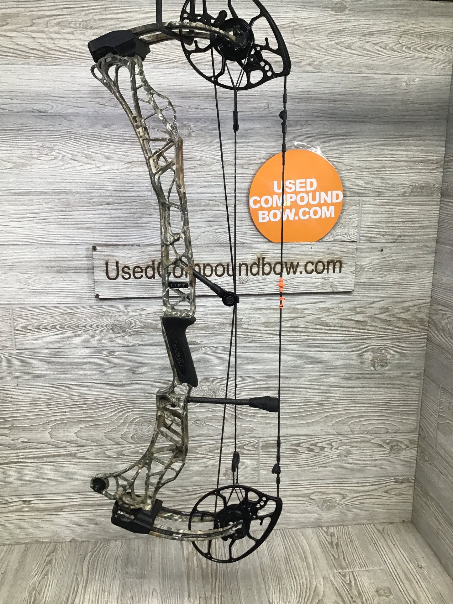 Used Mathews Lift 29.5 RH Realtree Edge