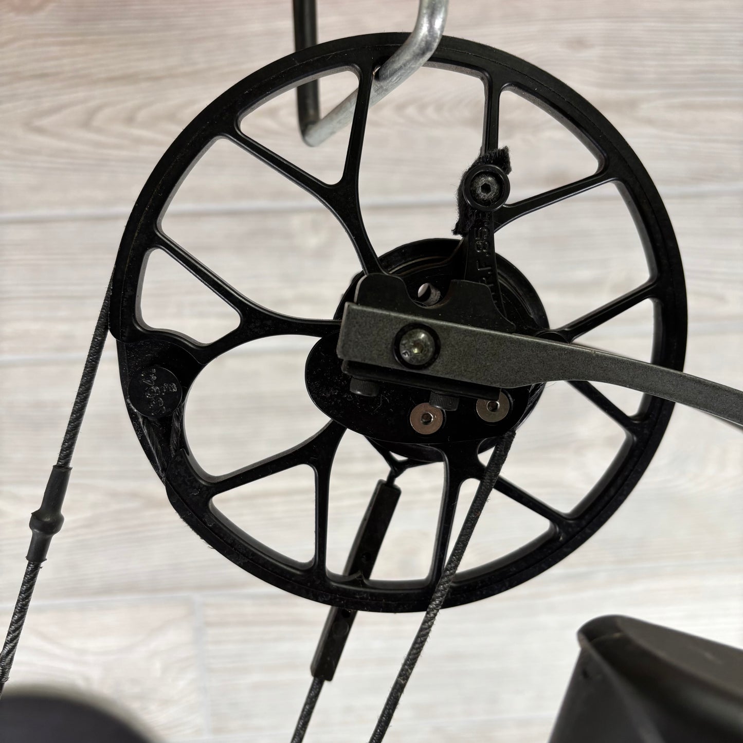 Used Mathews No Cam HTX 26"/70# Right Handed Package