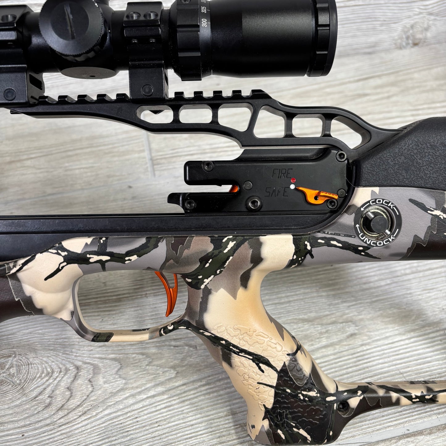 Used Ravin R10 crossbow with new Gas strings