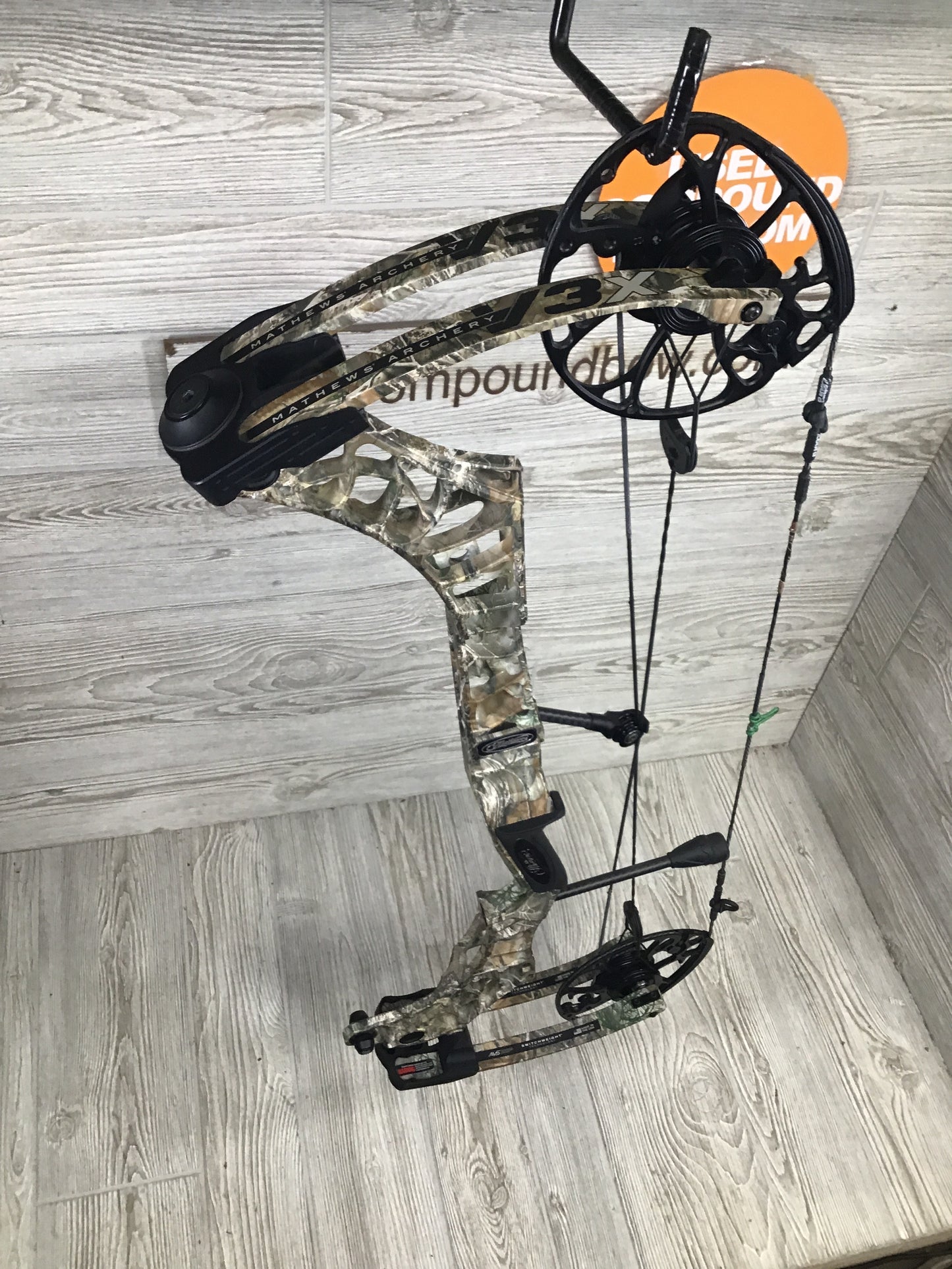 Used Mathews V3X 29 Right Handed Realtree Edge