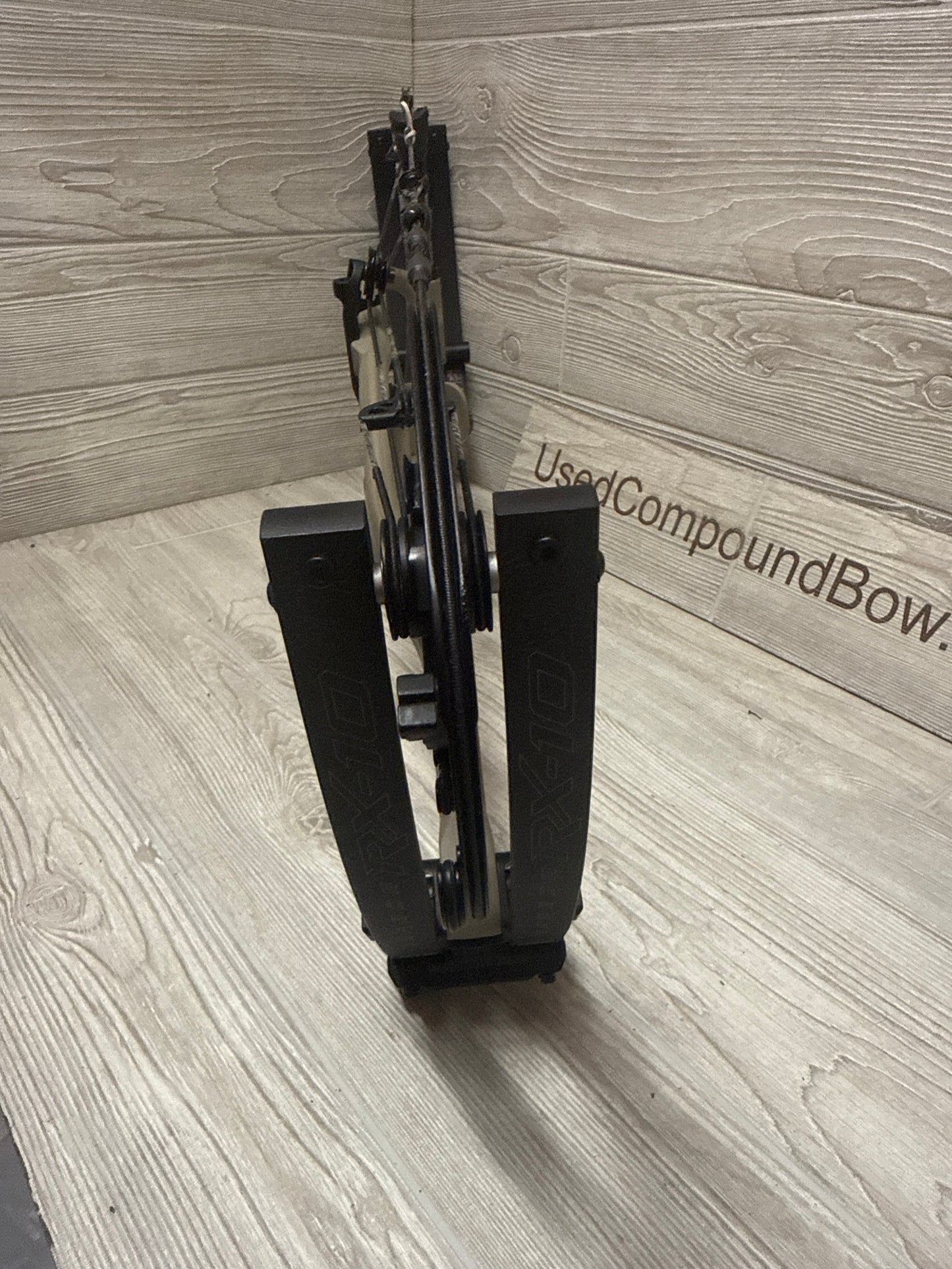 Hoyt RX-10 RH Sanstorm with topo tan inlay limbs 65-75 lbs