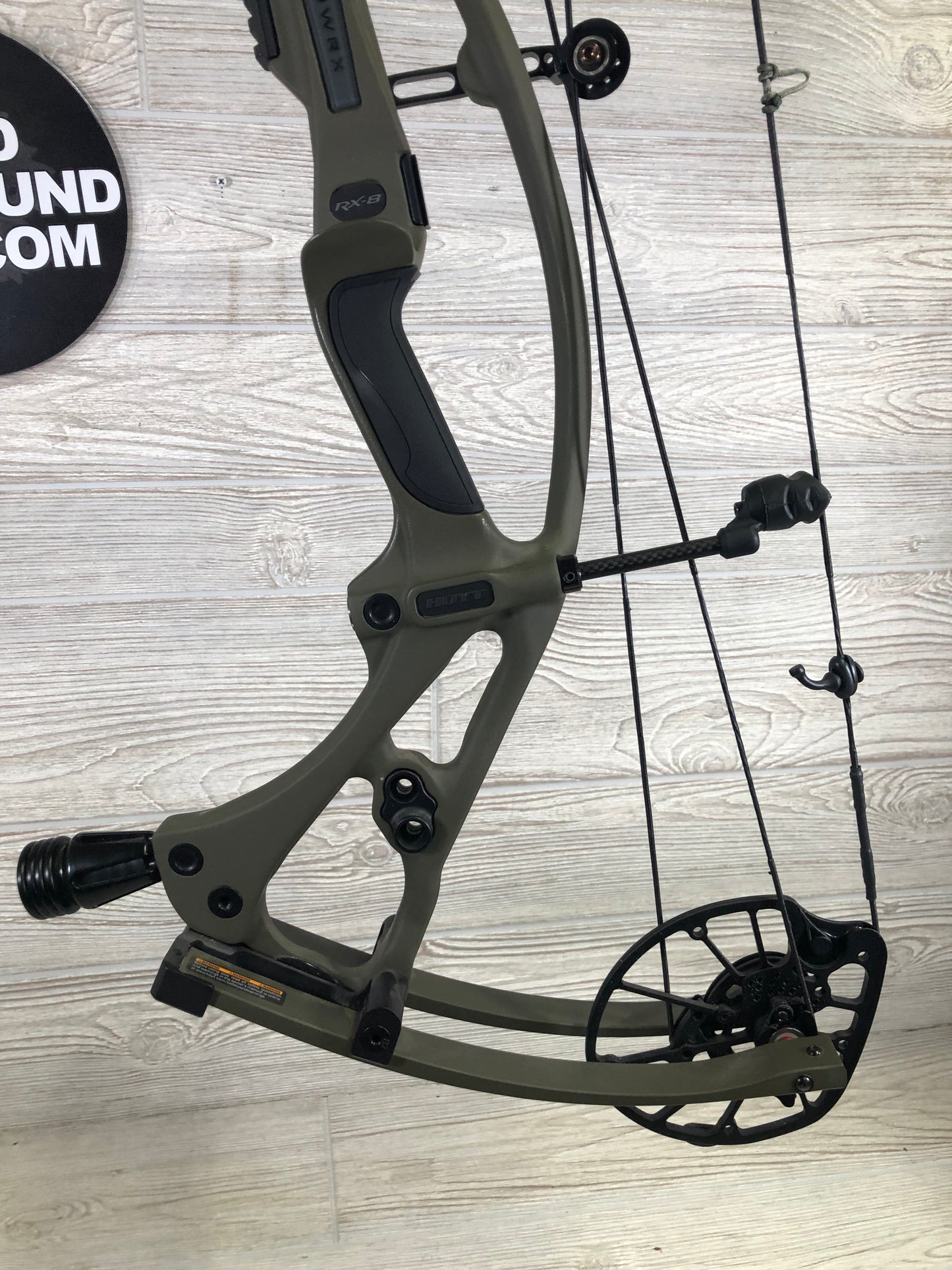 Used Hoyt RX-8 Right Handed Wilderness Green 70lbs 25-30"
