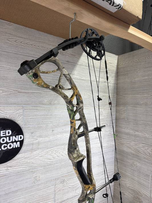 Used Hoyt Torrex Right Handed Realtree Edge 50-60# 26-30"