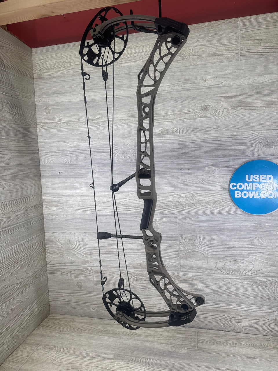 Mathews Phase 4 33 27" 75lb RH