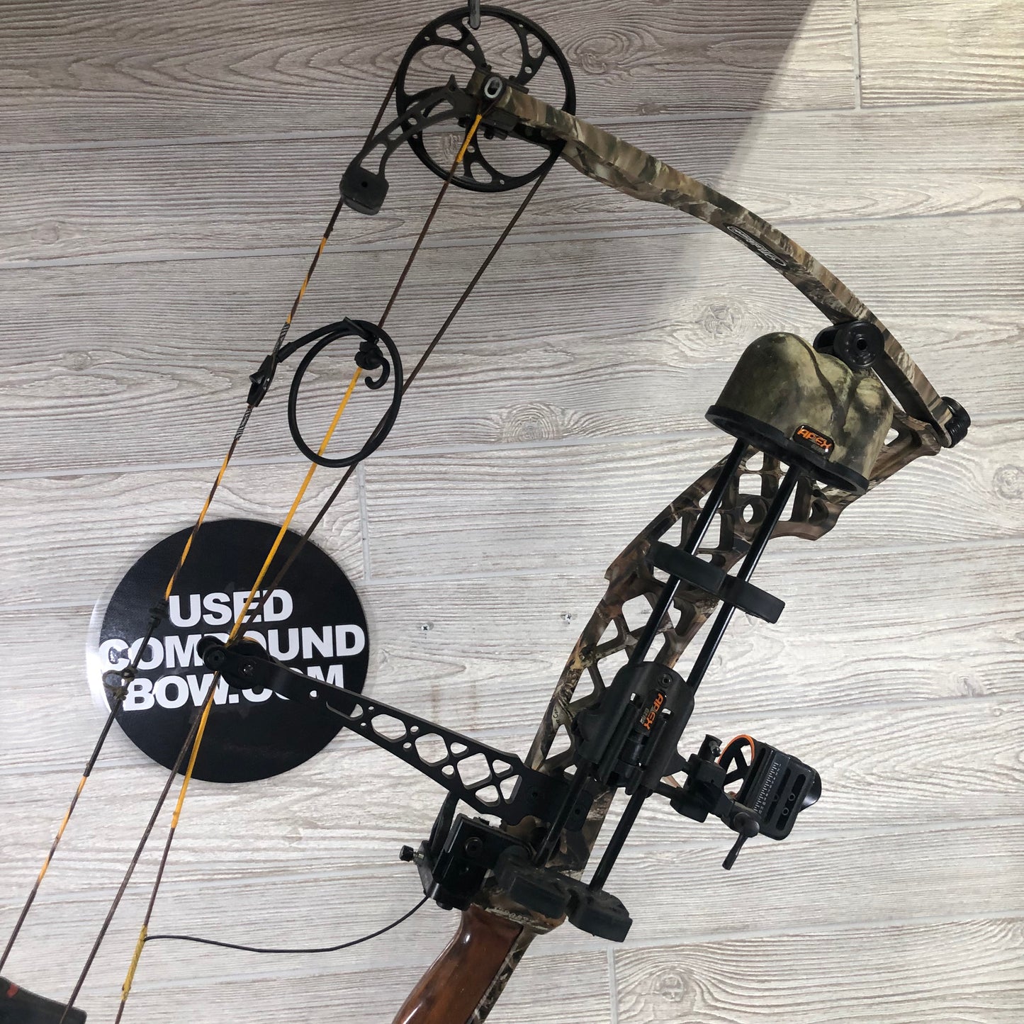 Used Mathews Z9 Right Handed 60-70lb 30" Bow Pkg