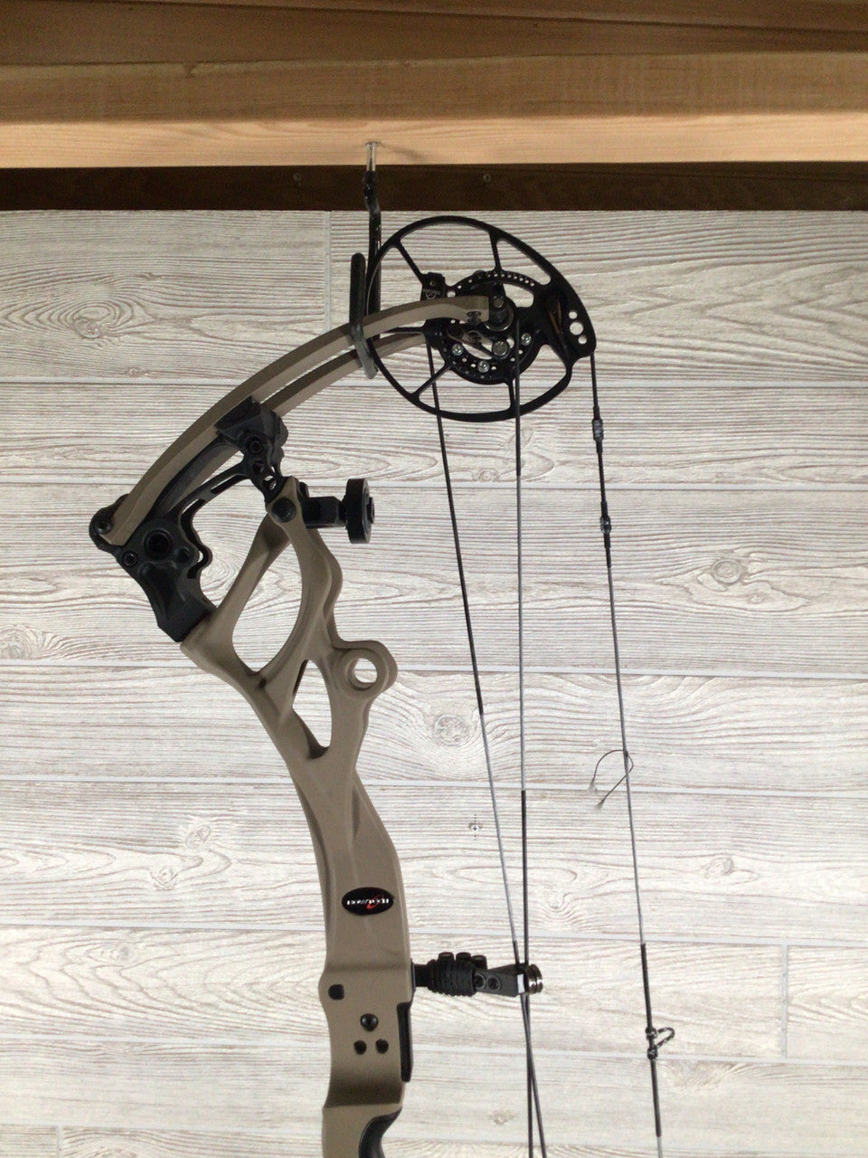 Bowtech Carbon One X 60-70# RH Flat Dark Earth