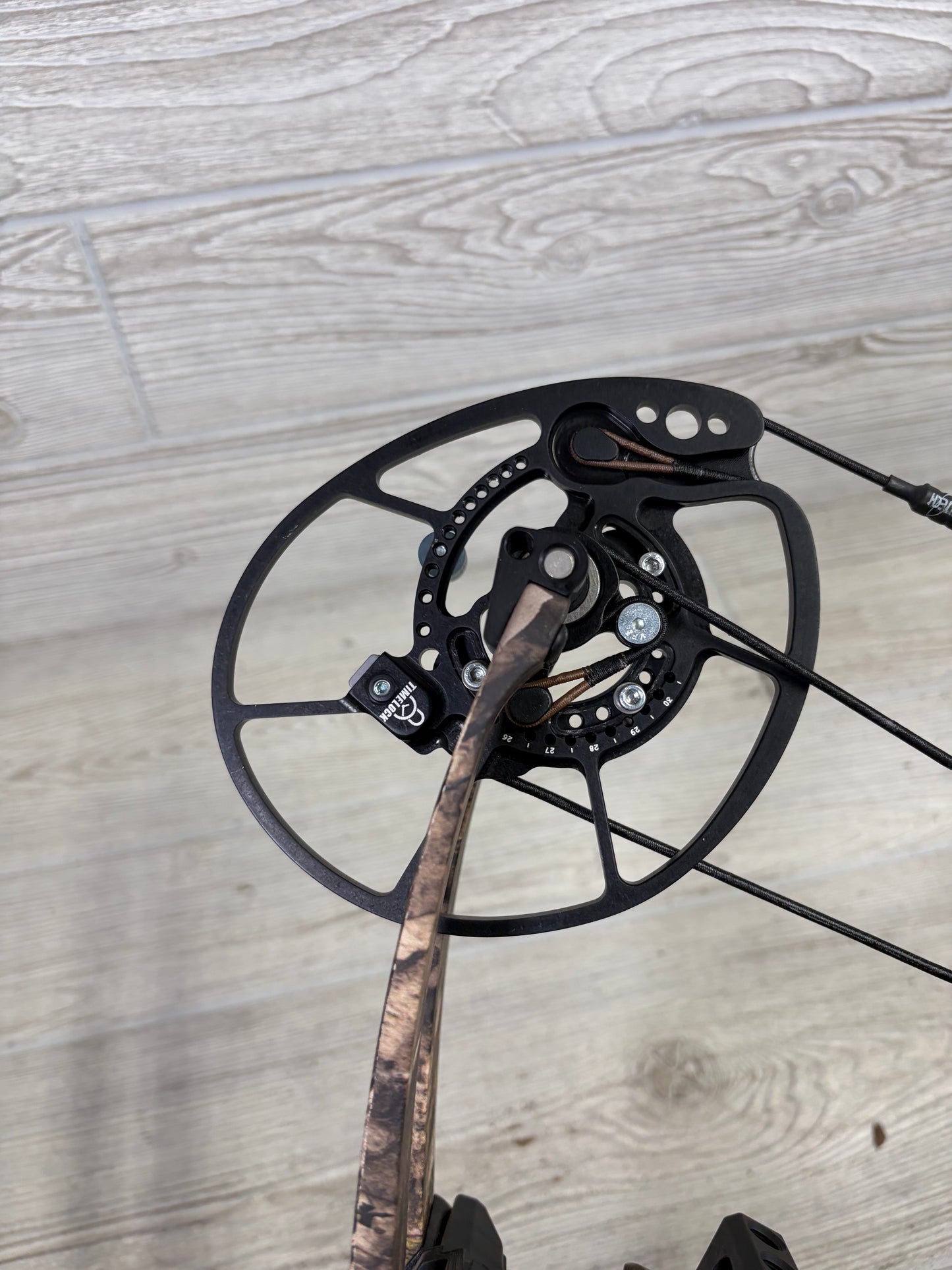 Bowtech Carbon One X 60-70# RH Mossy Oak New Bow