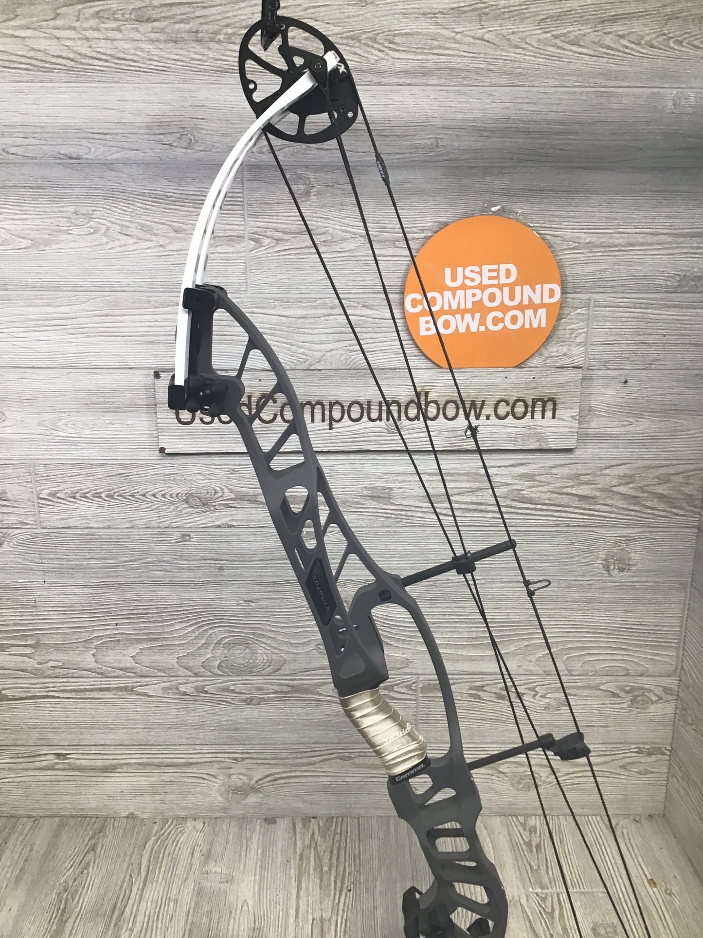 Used Hoyt STRATOS 40 SVX 5 cam Right Handed Slate Gray/White Limbs 50-60#