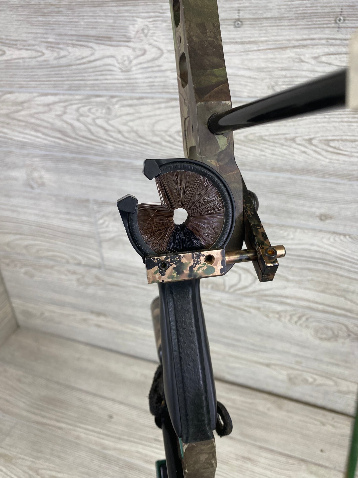 Bear Element RH 70# 29"